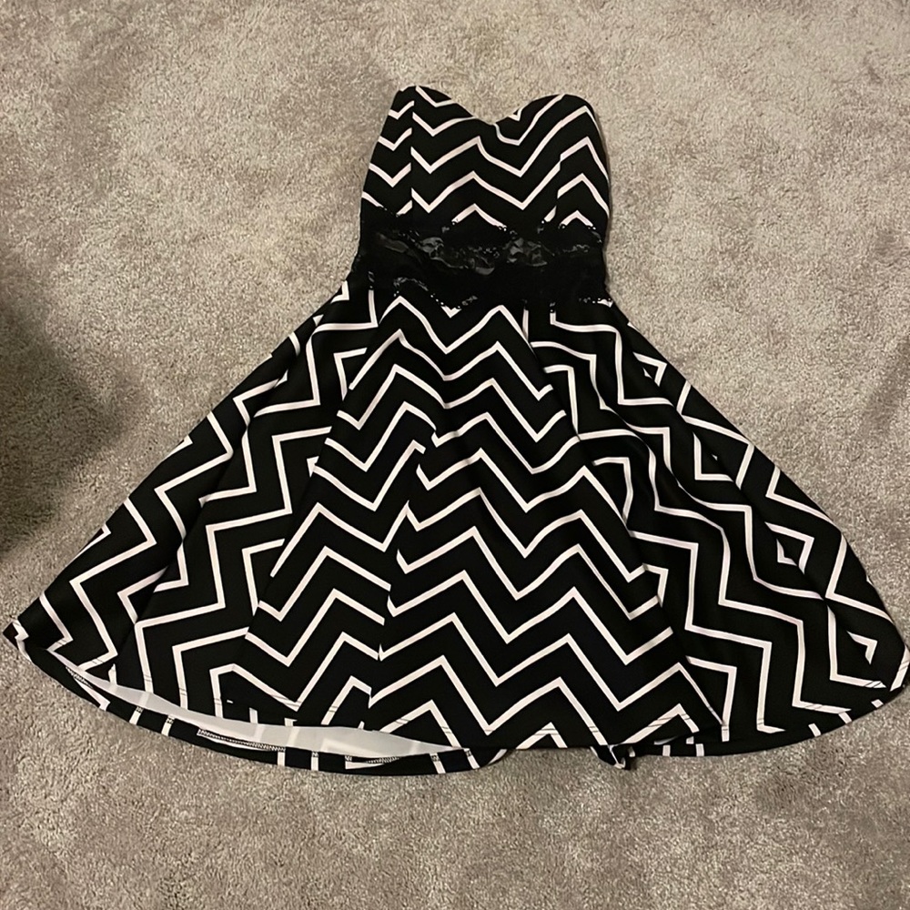 strapless black and white chevron dress size xs